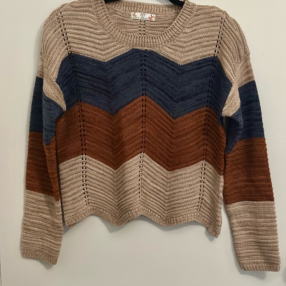 Women’s Chevron Knit Sweater